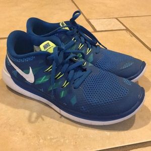 Nike Free Run 5.0 Men’s/Youth 7, Women’s 8.5